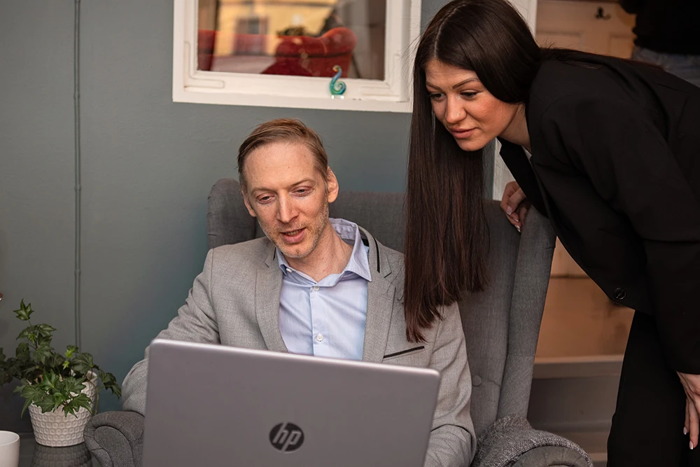 Personal tittar på support för Microsoft 365