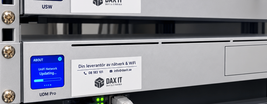 Supportavtal i praktiken: årlig service av UniFi-nätverk på Ekerö 1 Nätverksskåp med UniFi-switchar och gateway hos redovisningsbyrå på Ekerö