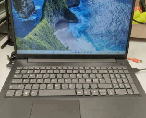 Bärbar dator med Windows 11, en av enheterna i butikskedjans gemensamma Microsoft 365-miljö